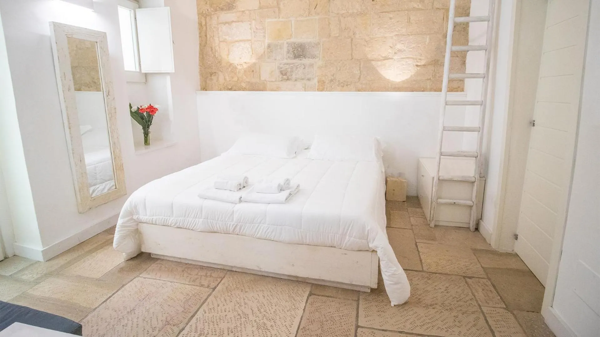 Sui Tetti Luxury Rooms Lecce 2*,