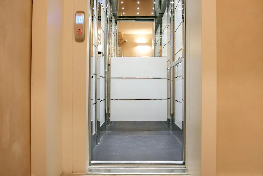 Sui Tetti Luxury Rooms Lecce 2*,  Italy