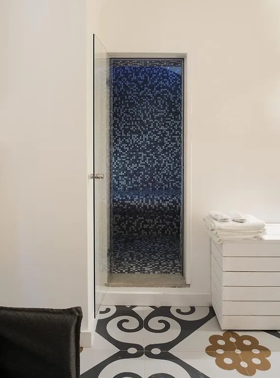 Sui Tetti Luxury Rooms Lecce 2*,  Italy