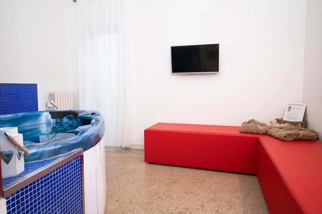 Sui Tetti Luxury Rooms Lecce 2*,  Italy